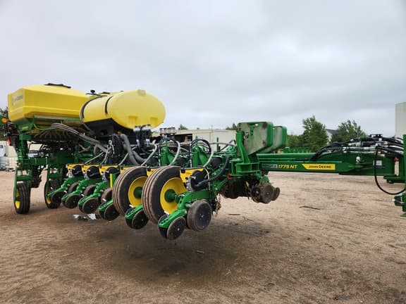 Image of John Deere 1775 equipment image 3