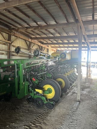 Image of John Deere 1775 equipment image 1