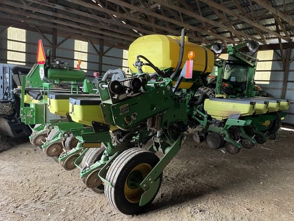 Image of John Deere 1775 Primary image