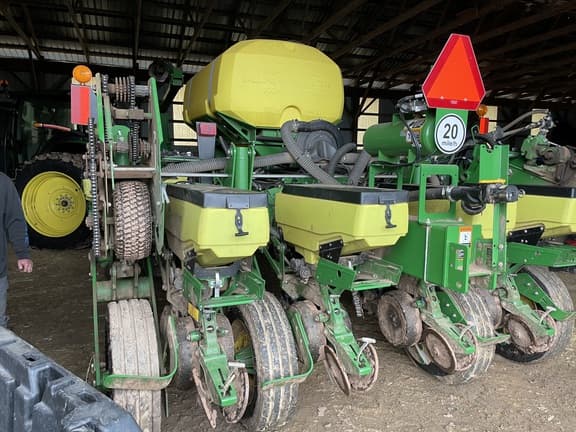 Image of John Deere 1775 equipment image 2
