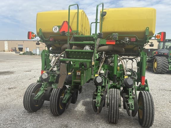 Image of John Deere 1775 equipment image 3