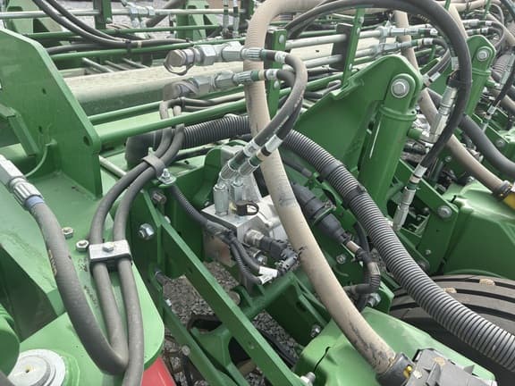 Image of John Deere 1775 equipment image 4