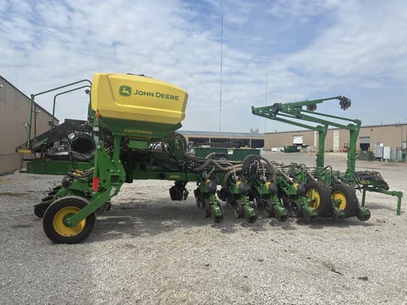 Image of John Deere 1775 Primary image