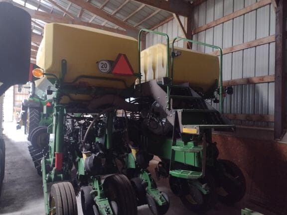 Image of John Deere 1775 equipment image 2