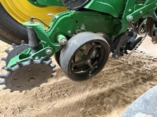 Image of John Deere 1775 equipment image 4