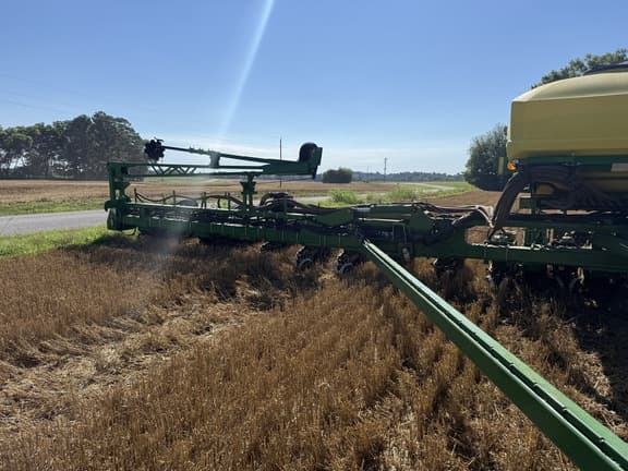 Image of John Deere 1775 equipment image 2
