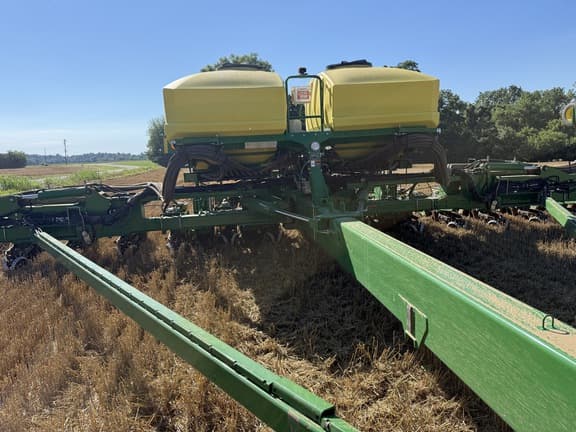 Image of John Deere 1775 Primary image