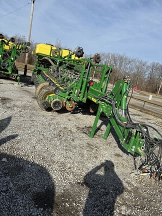 Image of John Deere 1775 equipment image 3