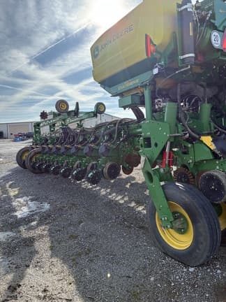 Image of John Deere 1775 equipment image 2