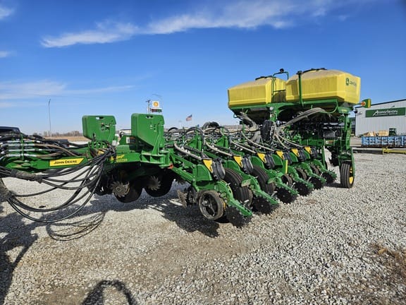 2023 John Deere 1775 Equipment Image0
