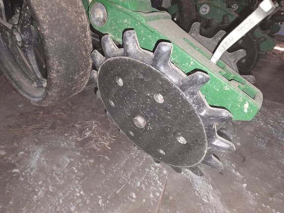 Image of John Deere 1775 equipment image 3