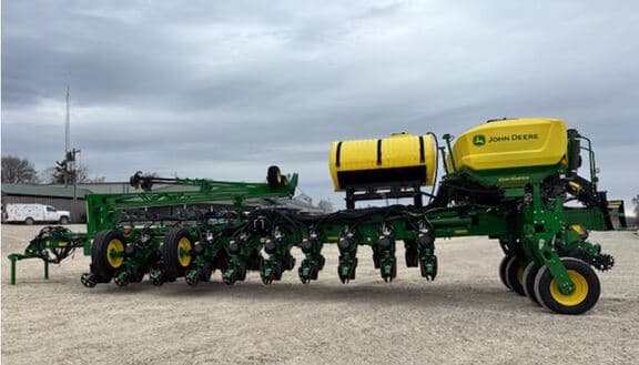 Image of John Deere 1775 equipment image 2