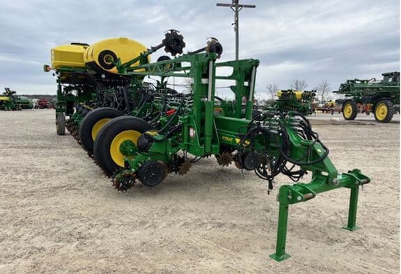 Image of John Deere 1775 equipment image 1