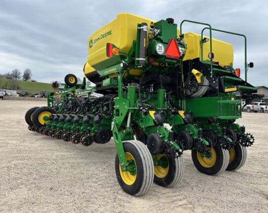 Image of John Deere 1775 equipment image 3