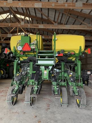 Image of John Deere 1775 equipment image 3