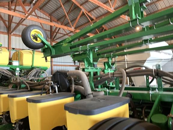 Image of John Deere 1775 equipment image 3