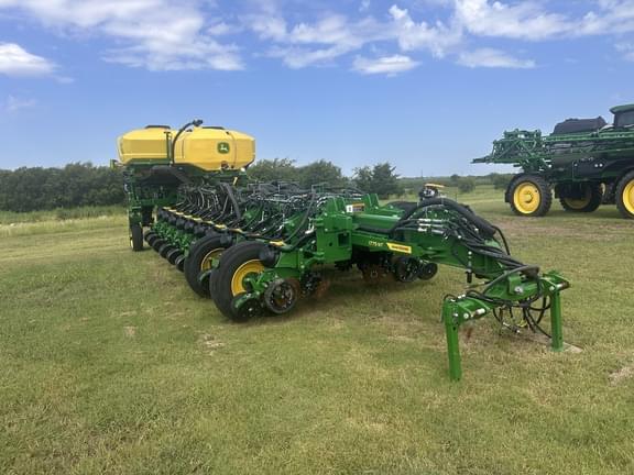 Image of John Deere 1775 equipment image 3
