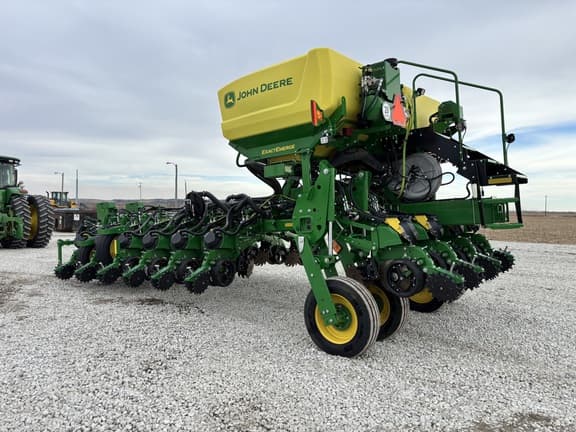 Image of John Deere 1775 equipment image 2