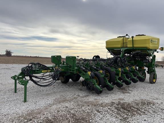 Image of John Deere 1775 Primary image