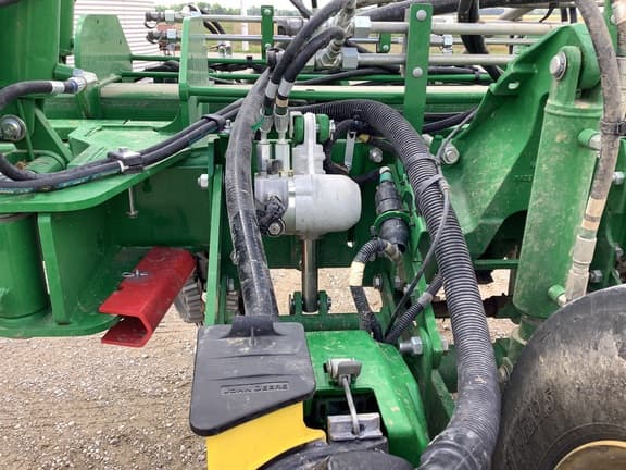 Image of John Deere 1775 equipment image 4