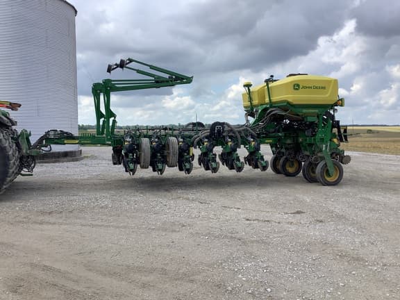 Image of John Deere 1775 Primary image