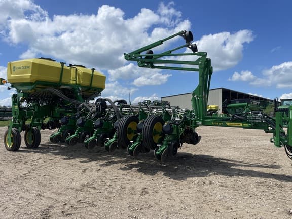 Image of John Deere 1775 equipment image 3