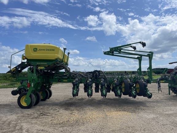 Image of John Deere 1775 equipment image 4