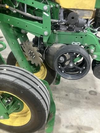 Image of John Deere 1775 equipment image 1