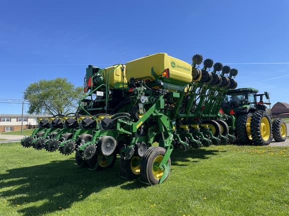 Image of John Deere 1795 equipment image 4