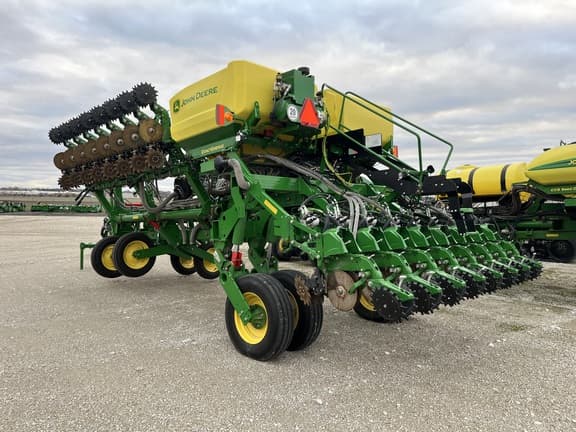 Image of John Deere 1795 equipment image 3