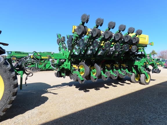 Image of John Deere 1795 equipment image 4