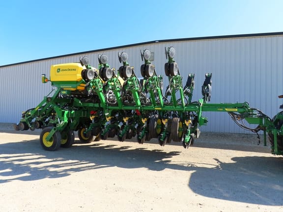 2023 John Deere 1795 Equipment Image0