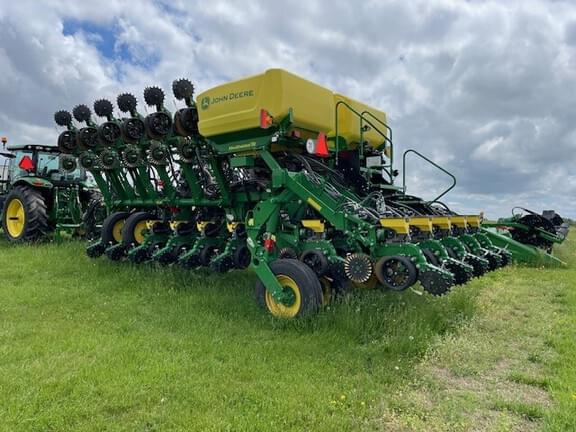 Image of John Deere 1795 equipment image 2