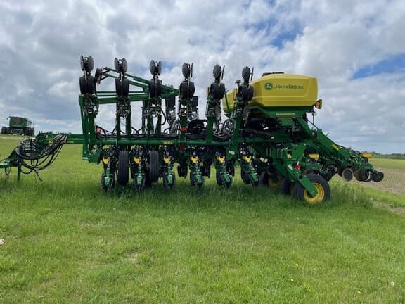 Image of John Deere 1795 equipment image 1