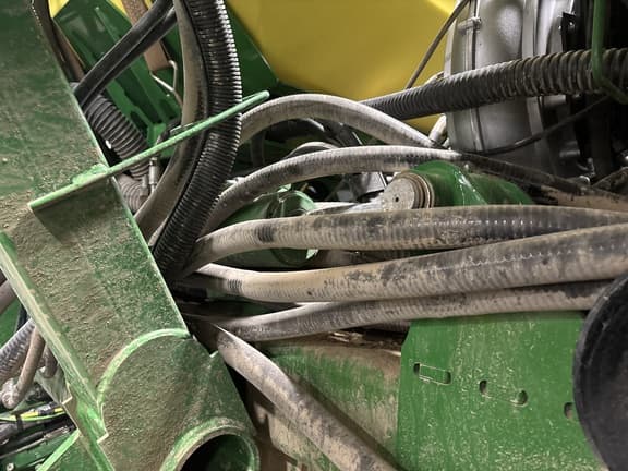 Image of John Deere 1795 equipment image 2