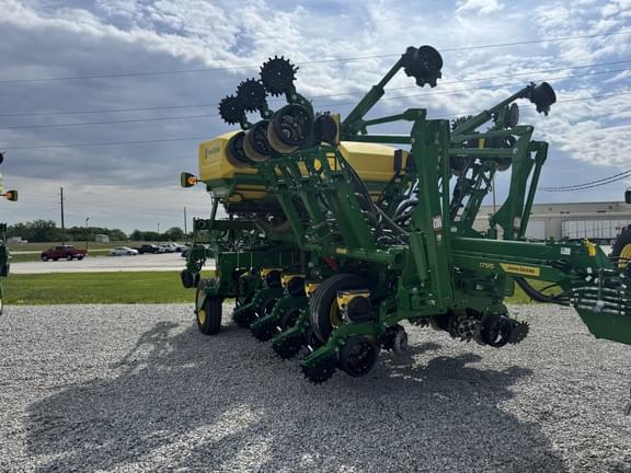 Image of John Deere 1795 equipment image 3