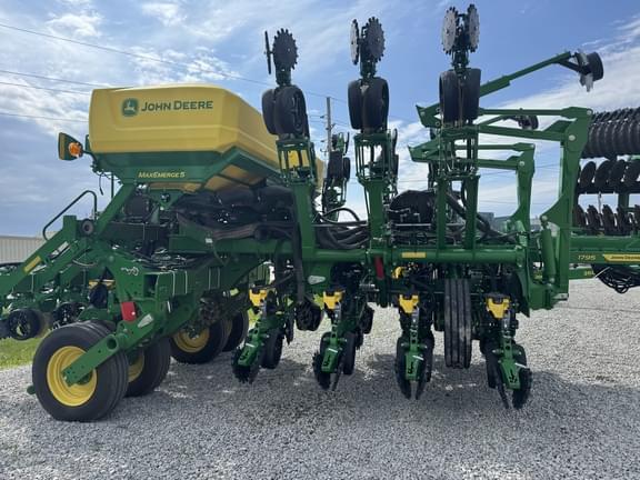 Image of John Deere 1795 equipment image 2