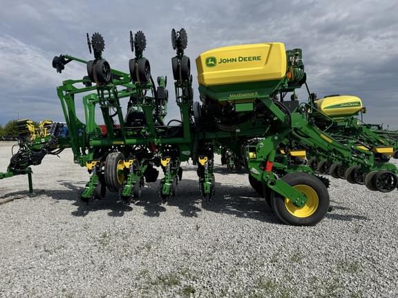 Image of John Deere 1795 equipment image 1