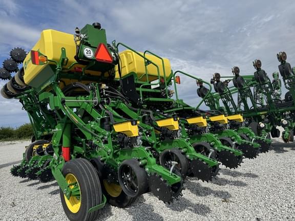 Image of John Deere 1795 equipment image 4