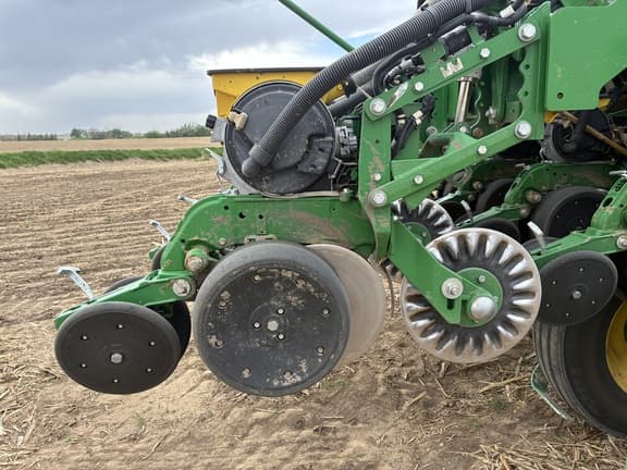 Image of John Deere 1795 equipment image 3