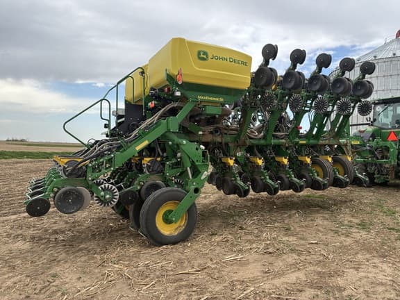 Image of John Deere 1795 equipment image 2