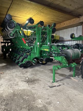 Image of John Deere 1795 equipment image 1