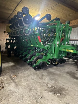 2023 John Deere 1795 Equipment Image0