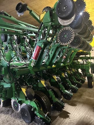 Image of John Deere 1795 equipment image 4