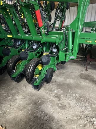 Image of John Deere 1795 equipment image 2