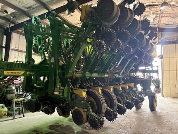 Image of John Deere 1795 equipment image 2