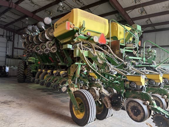 Image of John Deere 1795 equipment image 3