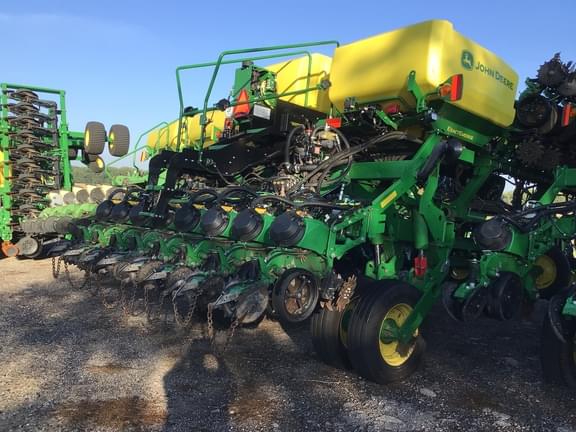 Image of John Deere 1795 equipment image 2