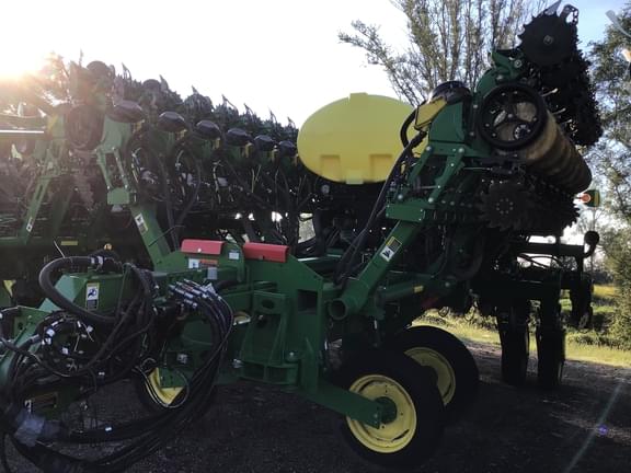 Image of John Deere 1795 equipment image 1