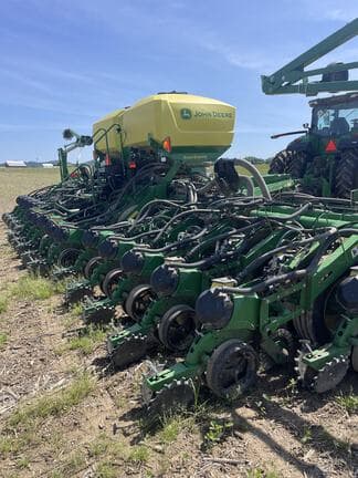 Image of John Deere 1795 Primary image